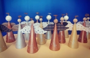 Image de Cônes en carton hauteur 20 cm, les 5