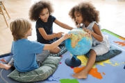 Image de Tapis géant carte du monde et animaux