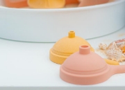 Image de Entonnoirs sensoriels – Inspire My Play – PlayTRAY – corail & jaune – set de 3